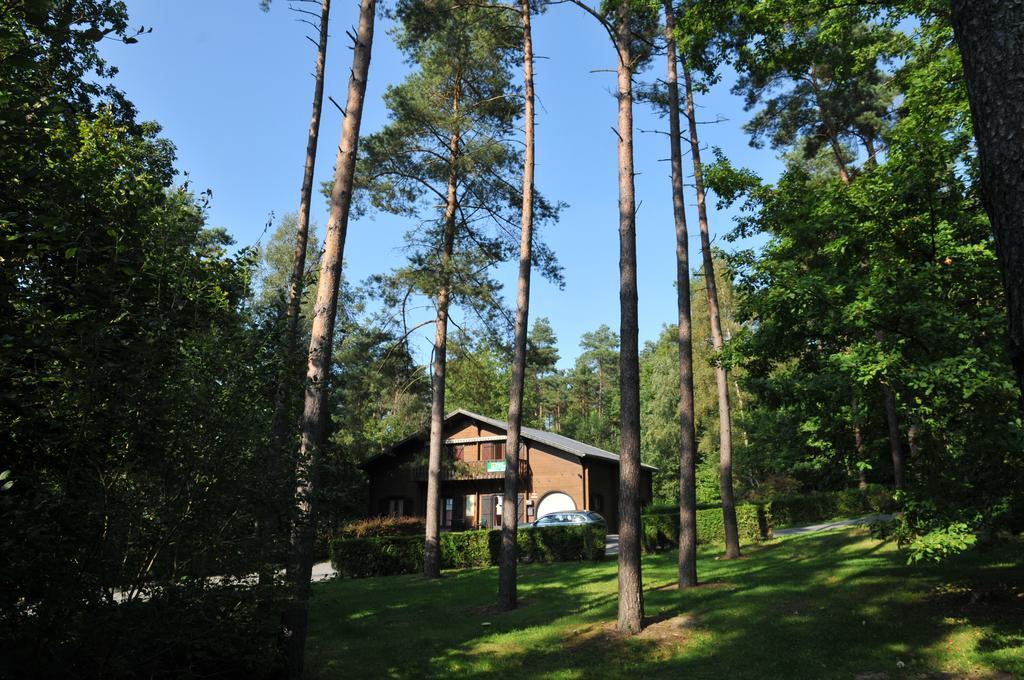 Village De Vacances De Vencimont Vonêche Exterior foto