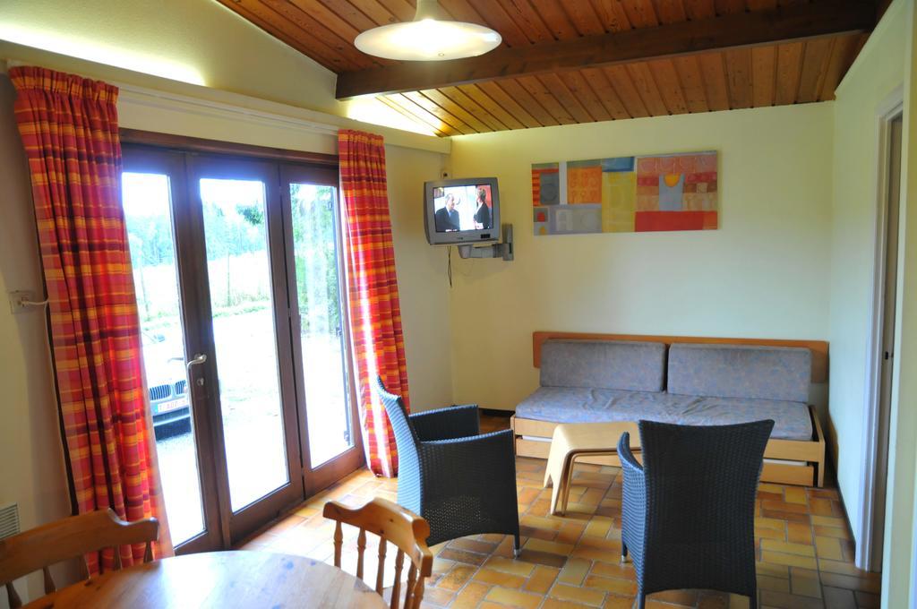 Village De Vacances De Vencimont Vonêche Habitación foto