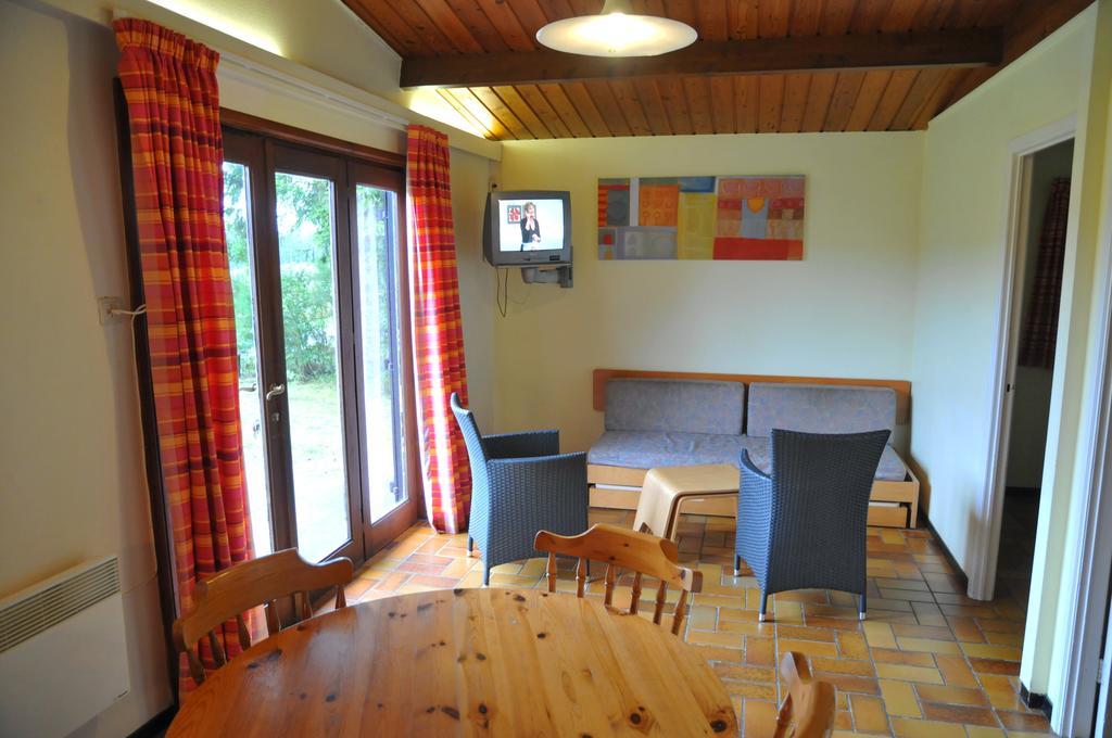Village De Vacances De Vencimont Vonêche Habitación foto