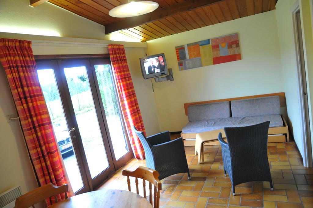 Village De Vacances De Vencimont Vonêche Habitación foto